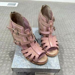 Freebird by Steven, Pink Conner Sandal, Size 8. Pre-owned in Like New Condition